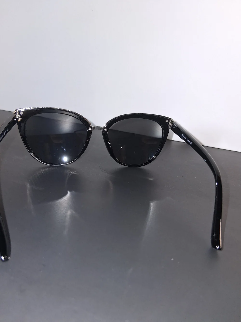 Black Cat-Eye Women's Sunglasses - Stylish Sun Protection